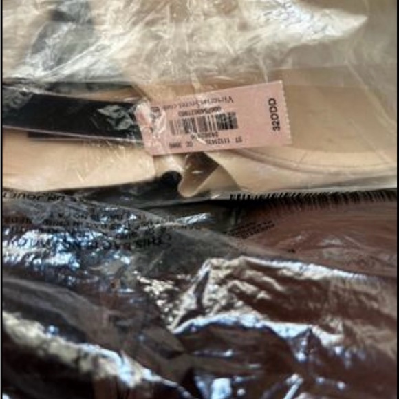 Victoria’s Secret bras (32DDD) - Picture 4 of 4